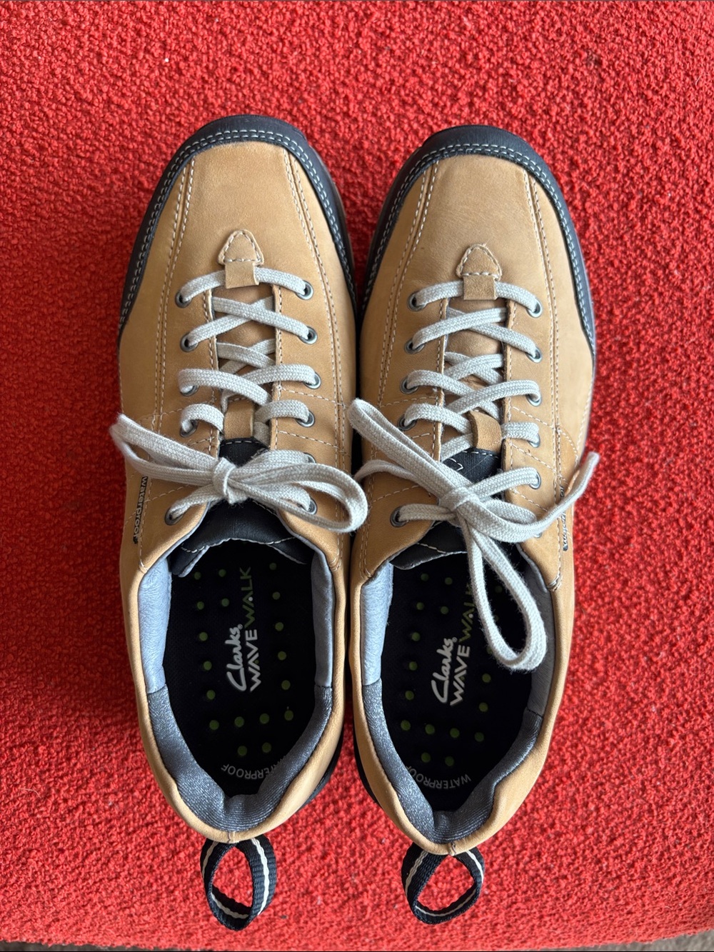 Clarks Womens Tan and Black Leather Lace-Up Waterproof Walking Shoes